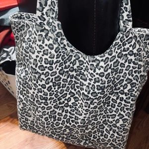 Leo tote